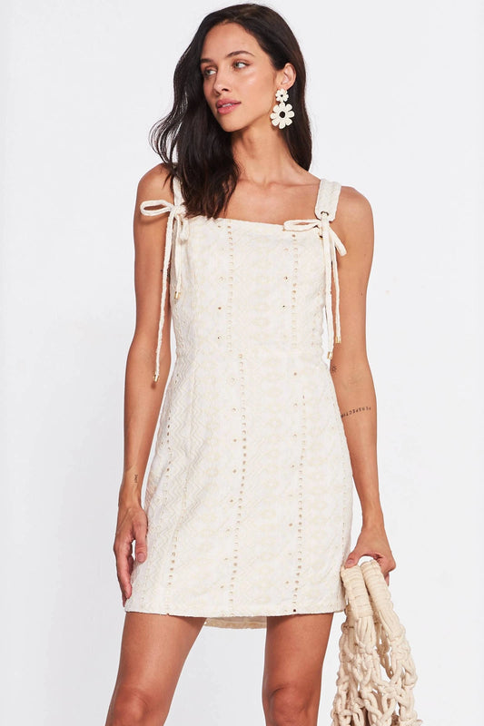 Vestido Curto em Laise